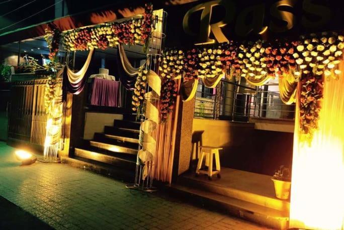 Rass Hotel Kānpur Exterior photo