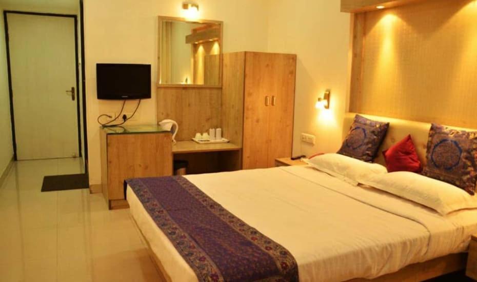 Rass Hotel Kānpur Exterior photo