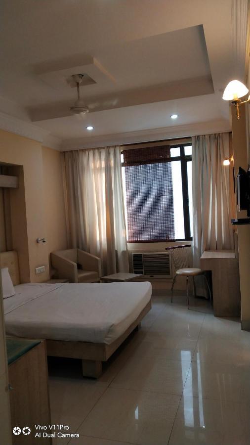 Rass Hotel Kānpur Exterior photo