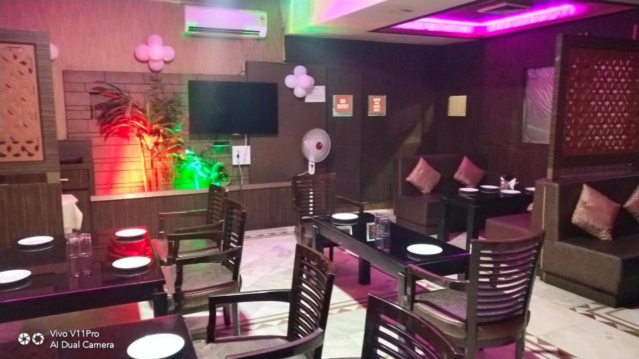 Rass Hotel Kānpur Exterior photo