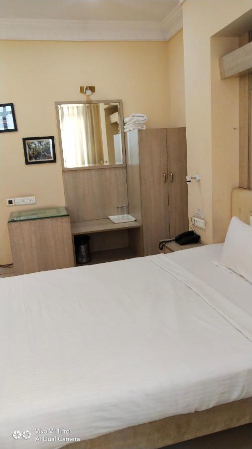 Rass Hotel Kānpur Exterior photo