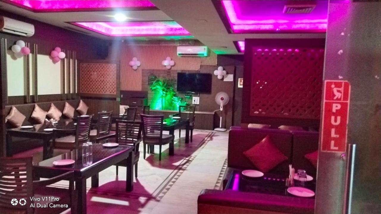 Rass Hotel Kānpur Exterior photo
