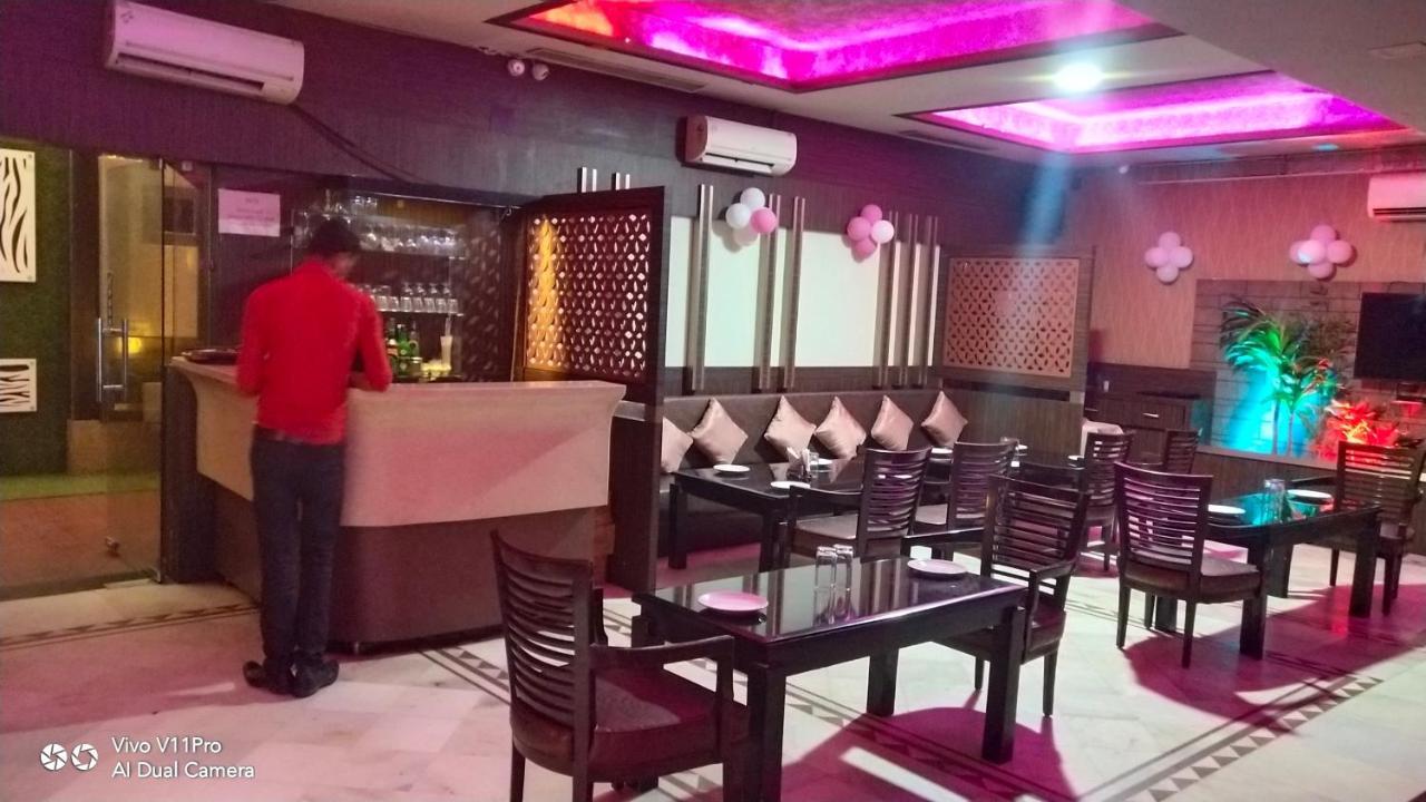 Rass Hotel Kānpur Exterior photo