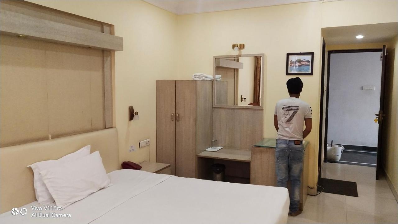 Rass Hotel Kānpur Exterior photo